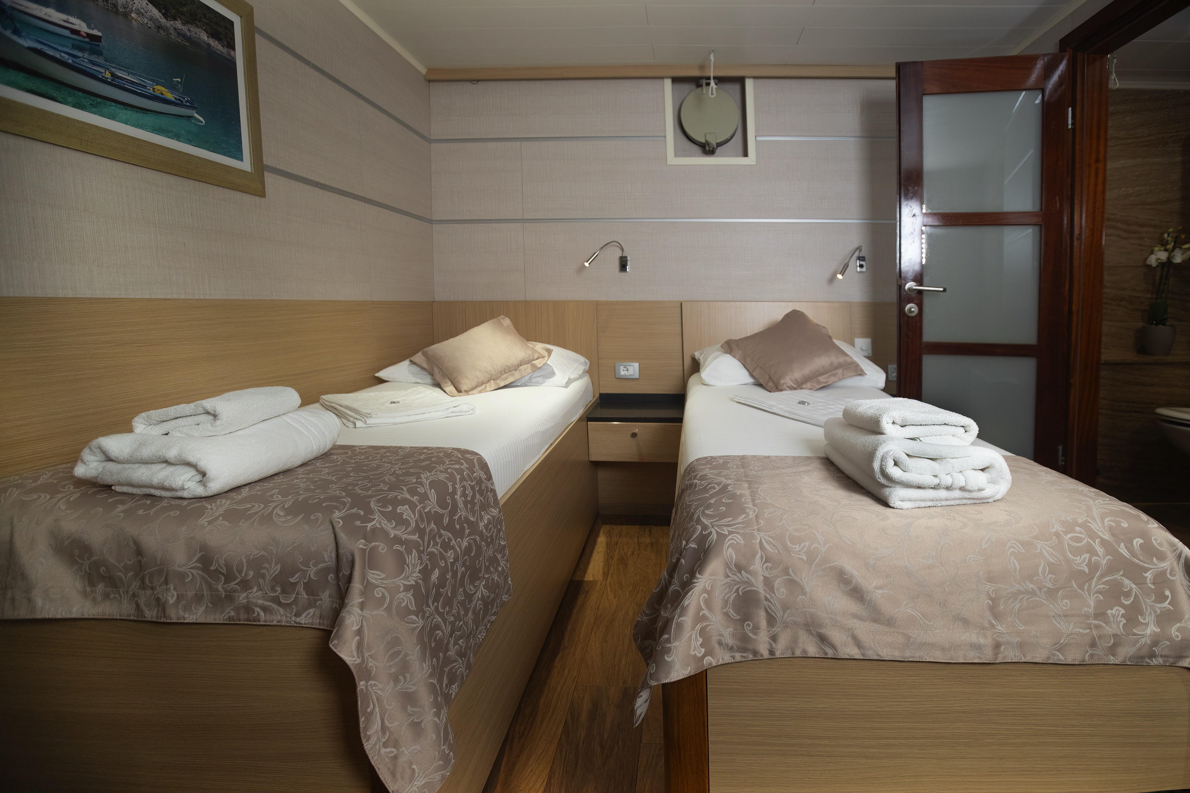 Porthole Window Cabin